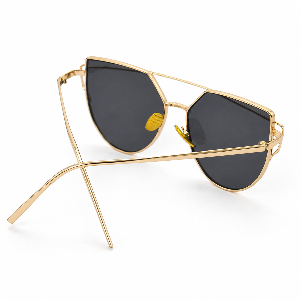 Lentes de Sol Cat Eye Dorados con Mica Negra – Estilo Elegante y Moderno